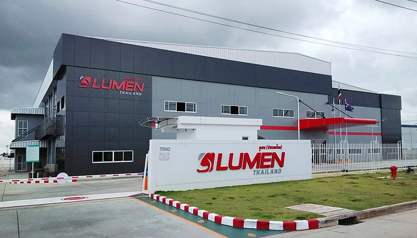 ป้ายสแตนเลสยกขอบทำสีแดงหน้าโรงงาน LUMEN นิคมอุตสาหกรรมอมตะซิตี้ ระยอง